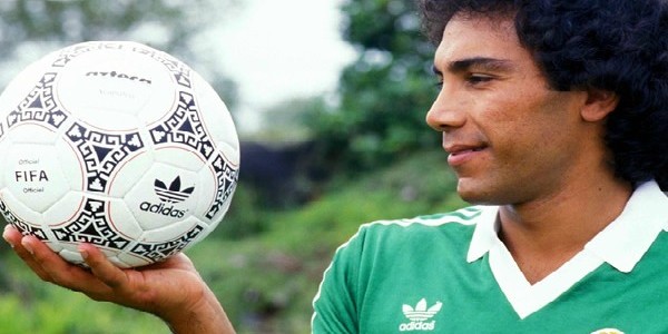 Colgados por el fútbol les trae a 10  de los mejores jugadores de fútbol mexicanos de las últimas tres  décadas. Como toda lista que se suele elaborar, la elección puede […]
