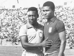 Eusebio et Pelé, deux légendes qui coïncident dans le temps.
