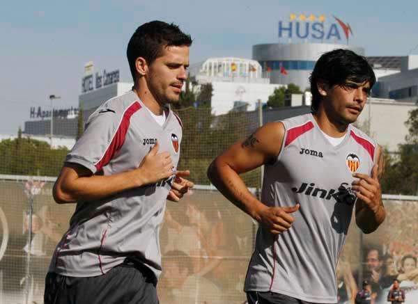 Gago y Banega, dos ejemplo de jugadores que fueron vendidos por un nivel muy superior al real. 