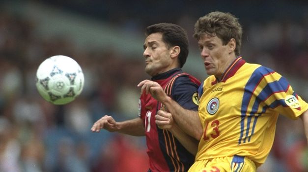 Manjarin mit dem Trikot von Spanien im Eurocup von England der 96.