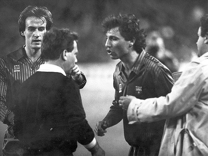 Stoichkov y Urizar hacen las paces por el pisotón de 1990