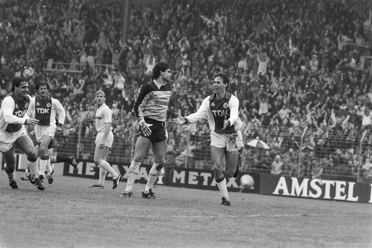 Marco Van Basten: la parte anteriore degli anni 80 1 Marco Van Basten
