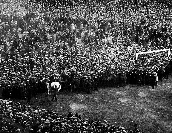 La final del caballo blanco fue el primer partido disputado en Wembley.