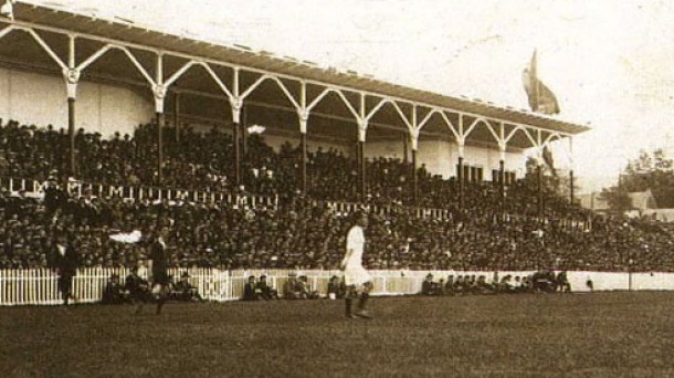 El aforo inicial de San Mamés hasta 1920 fue de 3.500 espectadores.