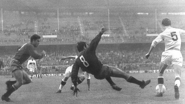 El 31 de de mayo de 1967 jugó España el segundo de sus dos partidos oficiales disputados en San Mamés.