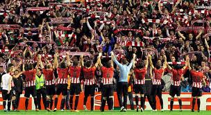 Equipo y afición siempre uno en San Mamés.