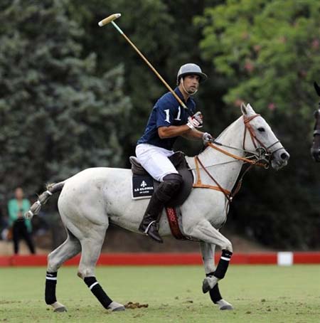 Batistuta ahora le da al Polo.