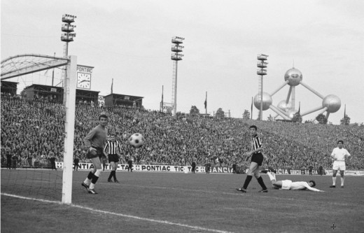 Heyseladmany dreams and a nightmare for the new King Baudouin El Real Madrid ganó la sexta con el Atomium de testigo.