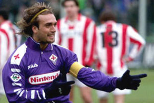 Batistuta la reventó en Florencia.