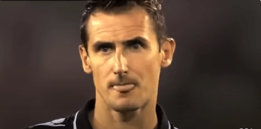 Klose se anuló un gol en un ejercicio de honestidad