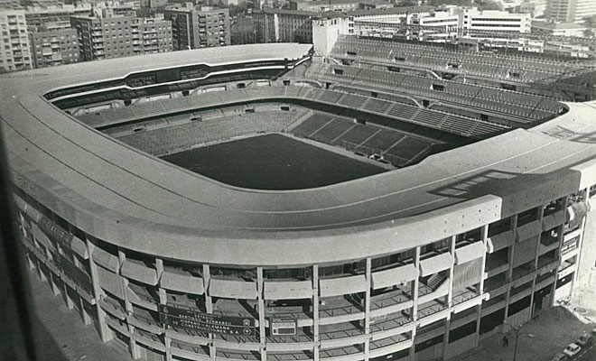 Imagen del Bernabéu tras ser remodelado en 1982.