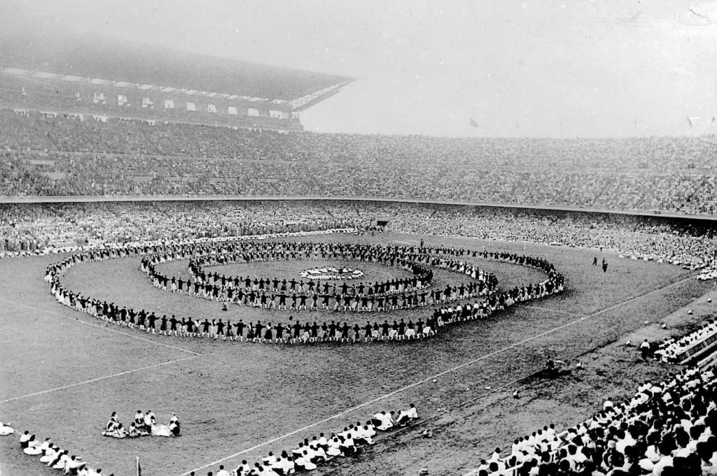 Image of the inauguration of the Camp Nou in 1957.