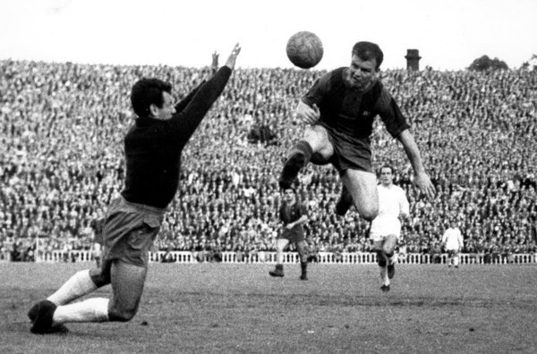 Kubala dejó Les Corts pequeñas.