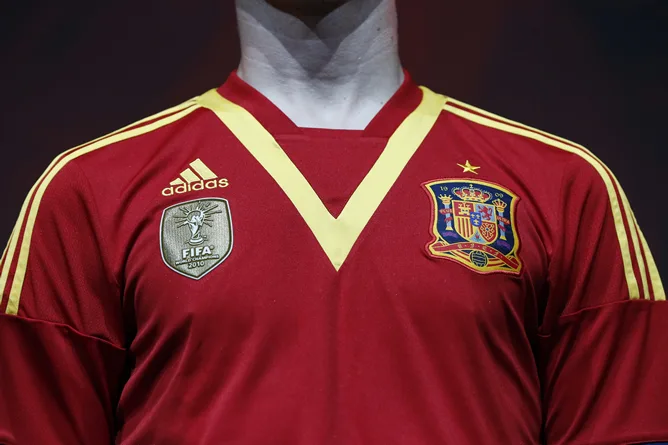 Copa Confederaciones 2013: España presenta su nueva camiseta