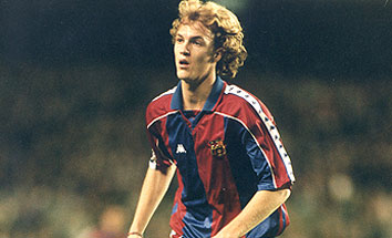 Jordi Cruyff con la camiseta del Barcelona