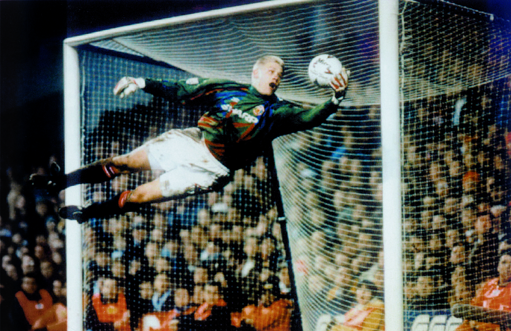 Schmeichel era capaz de volar para para una pelota.