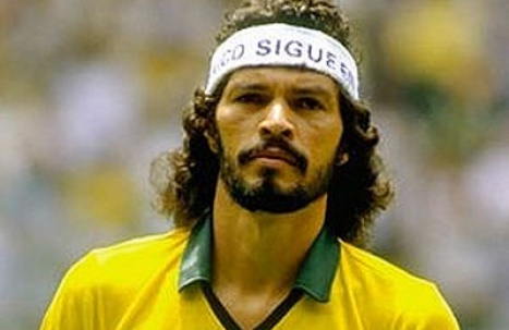 Sócrates, el doctor, elegancia sobre el césped.