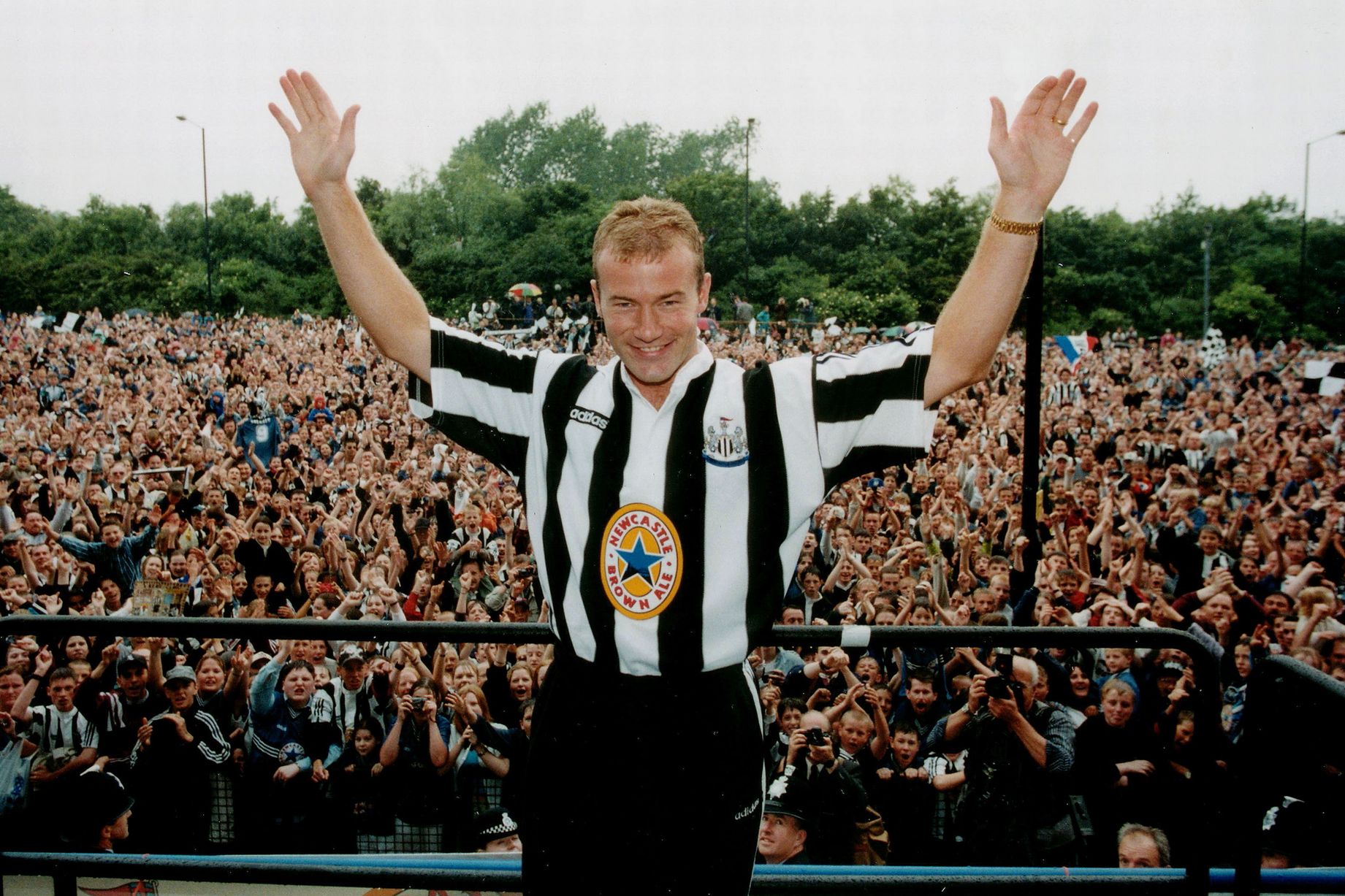 Alan Shearer presentación 