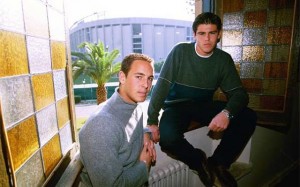 Victor Valdes y Pepe REINA en la Masia en el2000