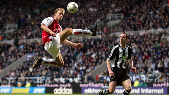 Dennis Bergkamp tenía miedo a volar en avión pero no sobre el césped.