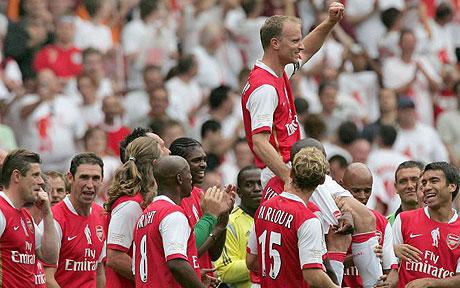 dennis-Bergkamp homenaje