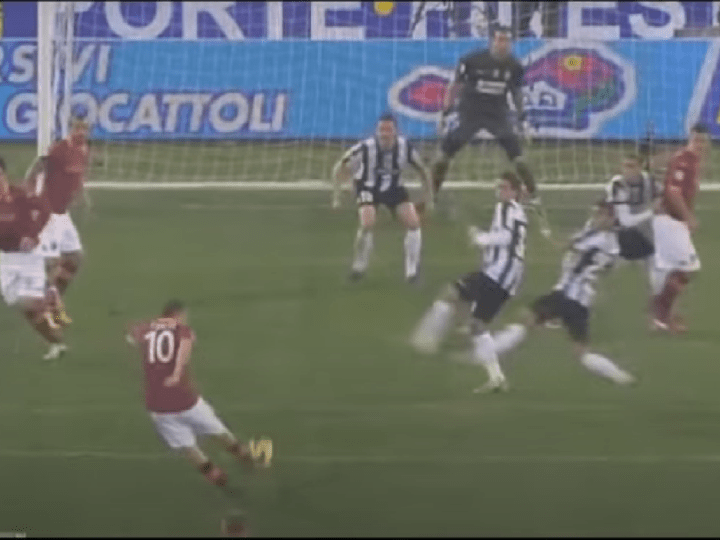 El golazo de Totti para la historia a 113 kilómetros ante la Juventus