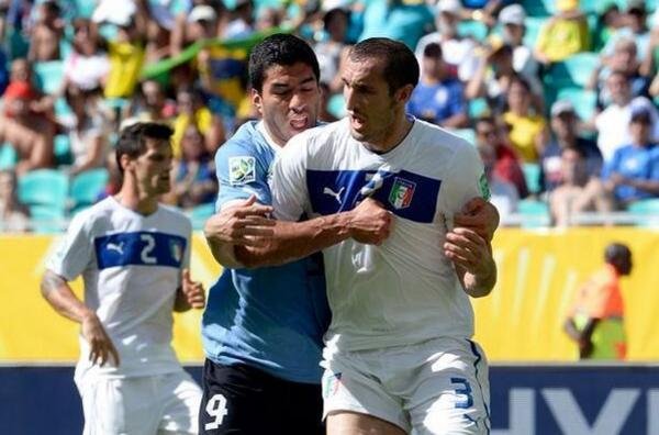 ¿Por qué muerde Luis Suárez?