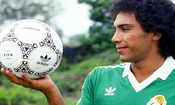 Hugo Sánchez encabeza la lista de los mejores mexicanos.