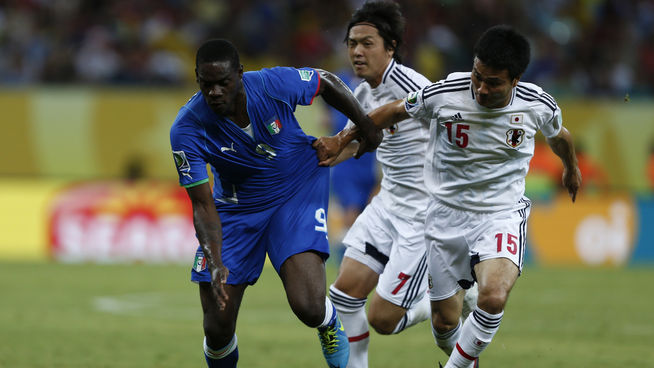 Italien 4 Japan 3: Italien gewinnt ein Spiel, das eine Fußball-Party war