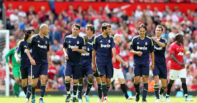 El Real Madrid gana al Manchester United en un duelo de veteranos en un Old Trafford lleno