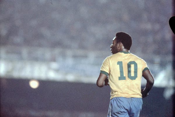 El 10 cobró sentido a la espalda de Pelé.