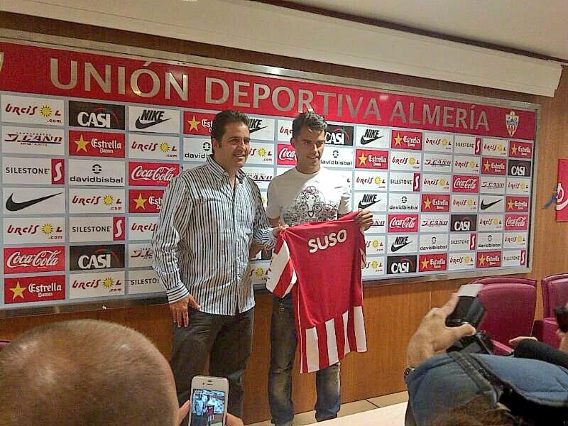 Suso ya luce la zamarra del Almería