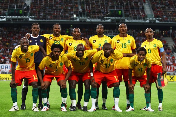 O futuro de futebol Africano preto 2 Camerún ganó los Juegos del año 2000.