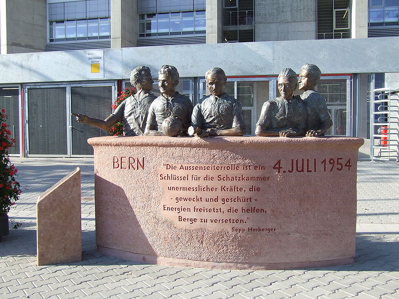 Un homenaje a los campeones del 54 se levanta en Berna.
