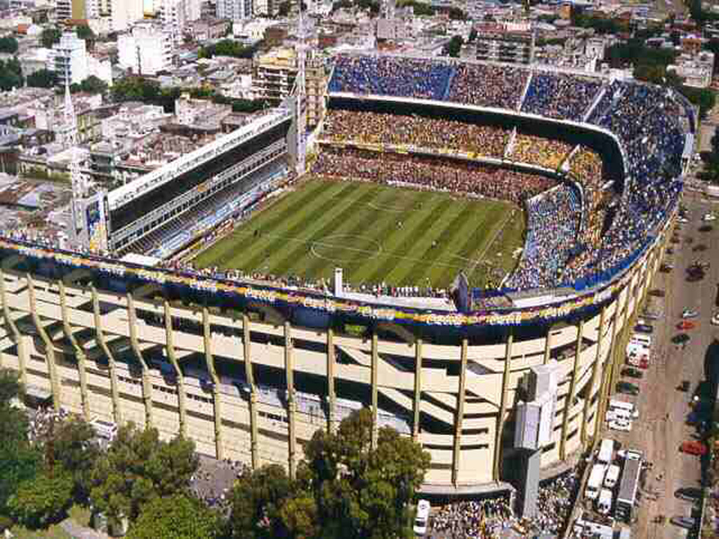 La Bombonera es el estadio de Boca Juniors y se encuentra en el barrio de Boca.
