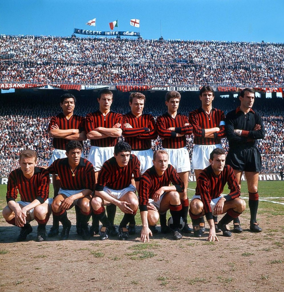 El Milan jugó con una camiseta sin publicidad mucho tiempo. 