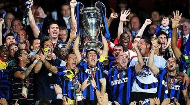Inter gewann die Champions von 2010 und er machte ein Triplett. Seitdem ist der Verein in ein schwarzes Loch gestürzt.