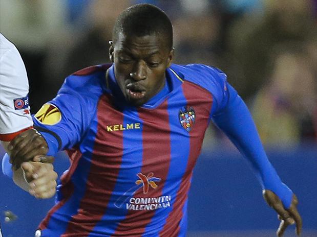 Pape Diop contará con la presencia de dos compatriotas en el Levante.
