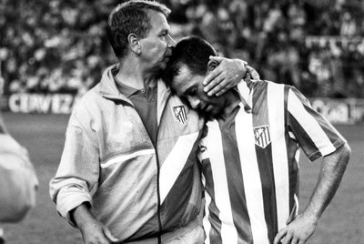 Pizo Gómez con la camiseta del Atlético de Madrid.