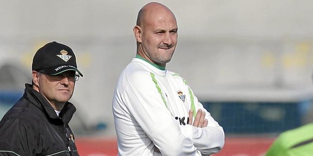Roberto Rios is the right hand of Pepe Mel.