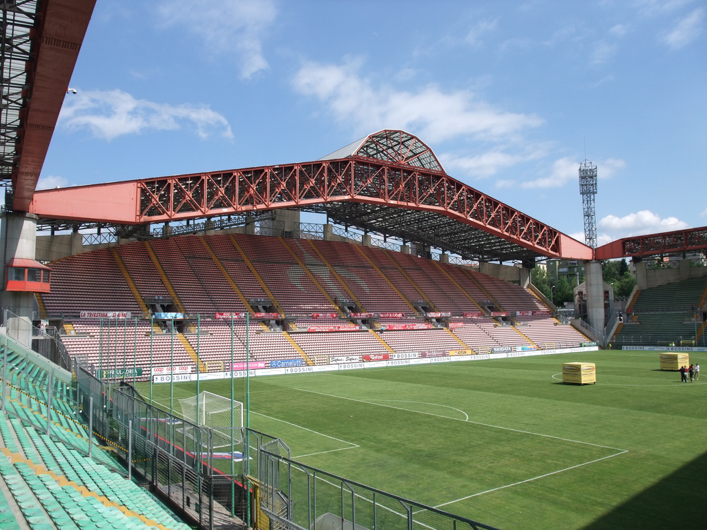 Rocco Nereo al'inventeur du catenacciom à Triesteilomètres de la frontière avec la Slovénie Nereo Rocco tiene un estadio con su nombre en Trieste, a escasos kilómetros de la frontera con Eslovenia.