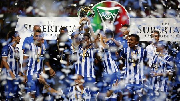Fünf Geschichten, die die europäische Sitzung verlassen gewonnen El Oporto se ha hecho con una nueva Supercopa de su país.