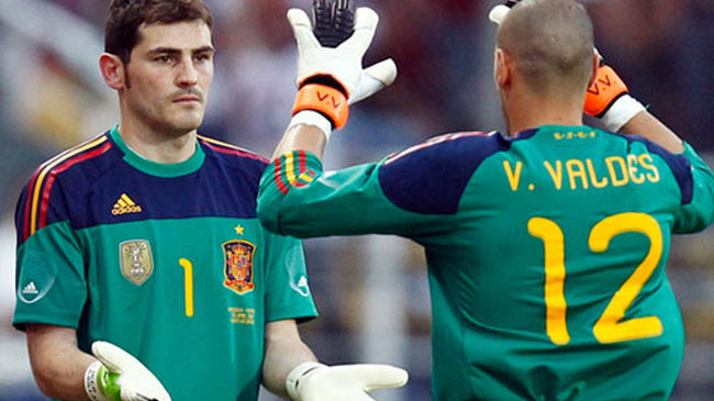 Casillas o Valdés, ¿quién es mejor portero? 1 Si Valdés hubiera llegado antes que Casillas, posiblemente el catalán hubiera sido el guardameta titular.