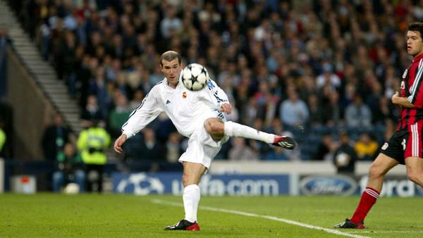 La volea de ensueño de Zidane en Glasgow valió la 9º Copa de Europa.