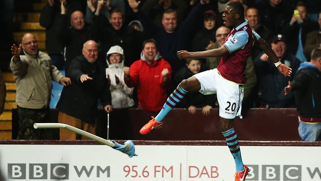 La Premier se rinde al poderío de Benteke.