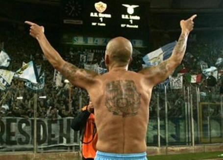 Di Canio es un tipo de una ideología muy marcada.