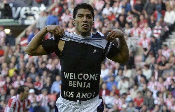 Luis Suárez celebrando su doblete.