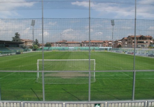 El campo del Sassuolo tiene capacidad y acoge a 4.000 espectadores.