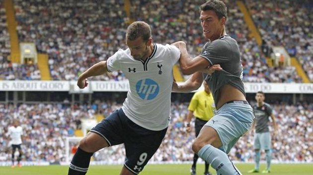 Roberto Soldado será la referencia arriba del Tottenham.