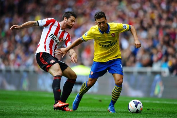 Ozil debutó con el Arsenal.